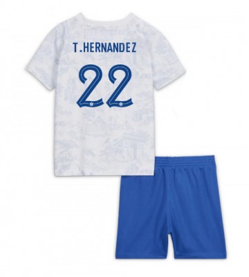 Frankrig Theo Hernandez #22 Replika Babytøj Udebanesæt Børn VM 2022 Kortærmet (+ Korte bukser)